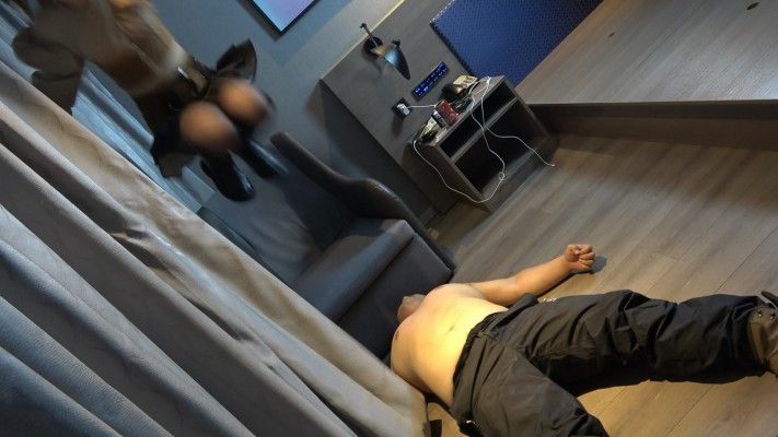 图片[18]_【领主老大】平底靴体罚折磨贱狗，踩脖子窒息_绳艺库视频下载