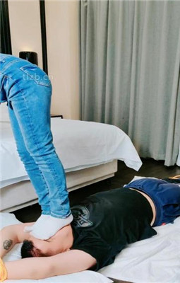 图片[12]_【萌宝儿】掐乳/帆布鞋白棉袜踩踏/深喉_绳艺库视频下载