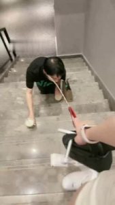 【樱桃大大】户外偶遇粉丝白鞋虐_绳艺库视频下载