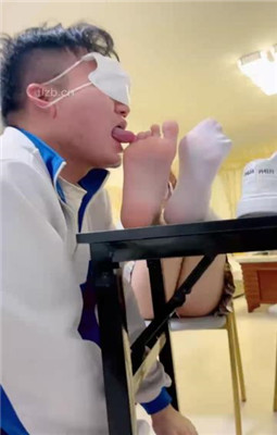 图片[13]_【雯雯】骚货同学闻同班女同学的臭袜子_绳艺库视频下载