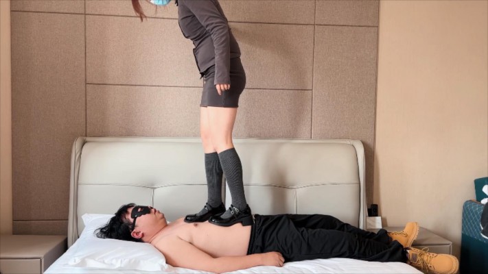 图片[3]_【无双sama】04年小主第一次踩毯子_绳艺库视频下载