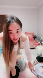 【艾琳】双S-圣水辱/内裤塞嘴/肉丝脚踩/鞭打/人肉坐垫_绳艺库视频下载