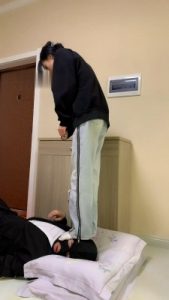 【精神小妹】6S学生主-重度全体重踩/踢踹_绳艺库视频下载