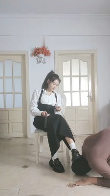 【夏S】被大学生S重度虐打【双视角版】_绳艺库视频下载