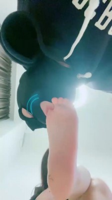 图片[13]_【甜一】高帮帆布鞋踩踏/吃口水/舔脏鞋/裸足插嘴_绳艺库视频下载