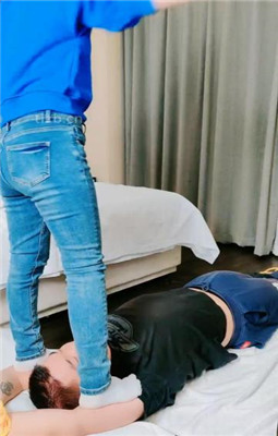 图片[10]_【萌宝儿】掐乳/帆布鞋白棉袜踩踏/深喉_绳艺库视频下载