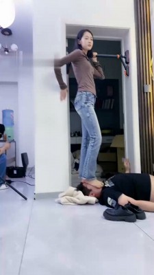 图片[12]_【麋鹿银儿】185模特S-抽耳光/掐脖/坐头/高跟裸足踩_绳艺库视频下载