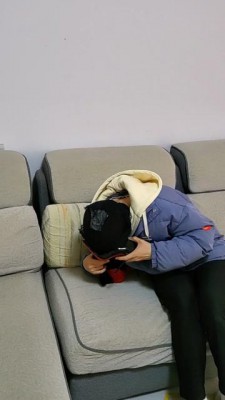 小婉大人 妹妹惩罚皮鞋踩踏甜鞋底踢裆_绳艺库视频下载