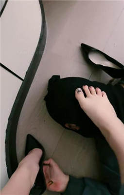 图片[12]_【绝美兔女王】跪舔裸足/转胯骑马/高跟踩踏_绳艺库视频下载