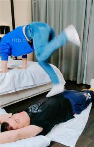 【萌宝儿】掐乳/帆布鞋白棉袜踩踏/深喉_绳艺库视频下载