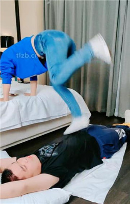 【萌宝儿】掐乳/帆布鞋白棉袜踩踏/深喉_绳艺库视频下载