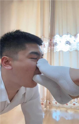 图片[15]_【爵恋霸主】小白鞋-舔脏鞋底/闻原味白袜_绳艺库视频下载