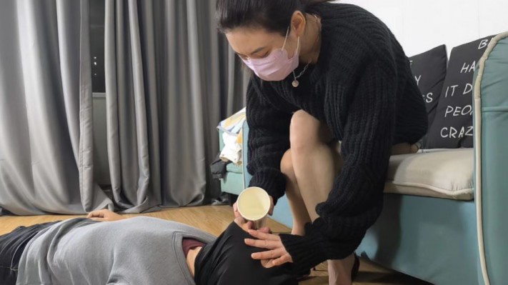 图片[3]_【女神学院·梓】首次给狗子开发圣水_绳艺库视频下载