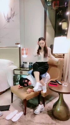 图片[3]_【夏芙】出差领导伺候-小白鞋白袜闻舔/鞭打/浴室虐_绳艺库视频下载