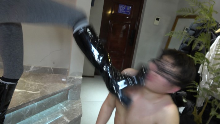 图片[10]_【双胞胎萌主】舔脏鞋底，暴踹狗脸，艺术耳光_绳艺库视频下载