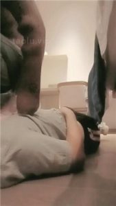 【陌初】狗链遛狗/运动鞋踩踏/白袜脚闻舔_绳艺库视频下载