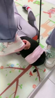 图片[8]_【蜜糖情侣】绿帽家奴圈养犬化_绳艺库视频下载