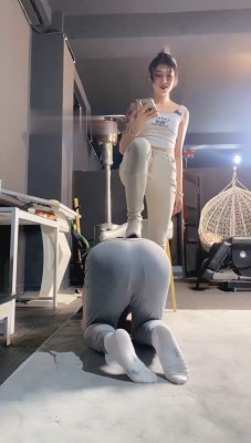 图片[2]_【冰诺】长靴踩脚垫/舔高跟/提档/掐乳_绳艺库视频下载