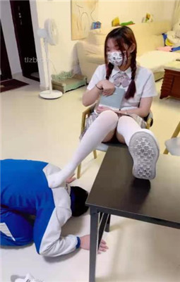 图片[3]_【雯雯】骚货同学闻同班女同学的臭袜子_绳艺库视频下载