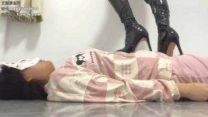 【雅泫】踩杀女奴_绳艺库视频下载