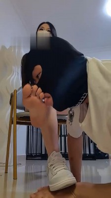 图片[3]_【甜心教主】狗链遛狗/舔脏鞋/闻超脏白棉袜_绳艺库视频下载