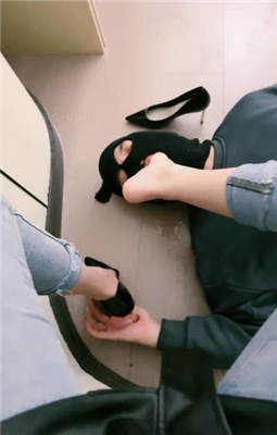 图片[10]_【绝美兔女王】跪舔裸足/转胯骑马/高跟踩踏_绳艺库视频下载