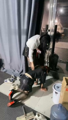 【冰诺】吊绑重度鞭打/长靴踩踏脚垫_绳艺库视频下载