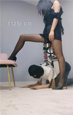 图片[11]_【凌熙】黑丝高跟踩/耳光/舔脏鞋_绳艺库视频下载