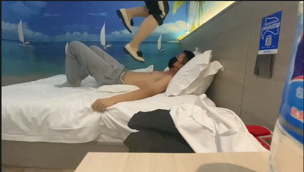 图片[4]_素人大学生小皮鞋跳踩全体重裸足踩脖子_绳艺库视频下载