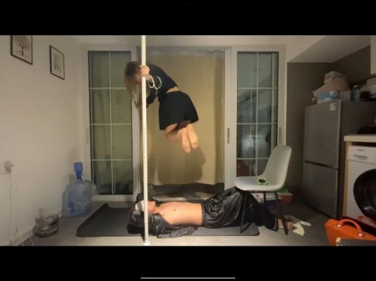 图片[3]_新人精神小妹第一次玩狗 爆狠跳踩 原味脚闷脸_绳艺库视频下载