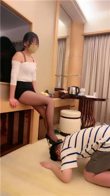 【丹祖宗】黑丝高跟踩狗磕头/转胯/原味jio狂舔_绳艺库视频下载