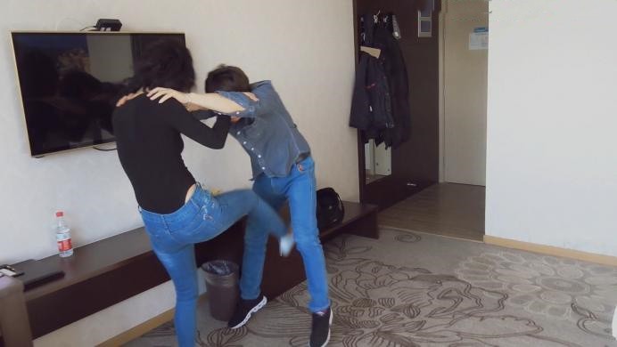 图片[7]_晓时代 新疆小姐姐艺术踢打完虐嘴损挑事男_绳艺库视频下载