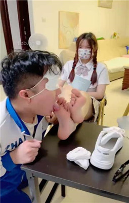 图片[14]_【雯雯】骚货同学闻同班女同学的臭袜子_绳艺库视频下载