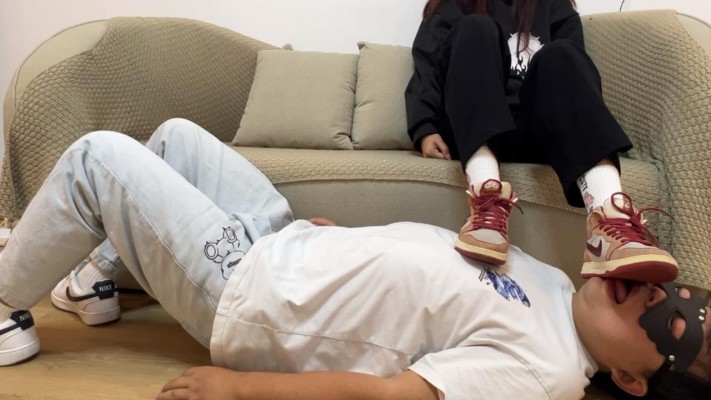 图片[5]_【无双工作室】素人系列二：给素人舔鞋底，鞋底喂食_绳艺库视频下载