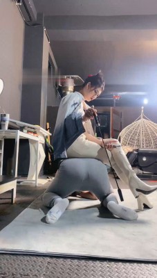 图片[4]_【冰诺】长靴踩脚垫/舔高跟/提档/掐乳_绳艺库视频下载