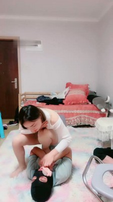 图片[6]_【艾琳】双S-圣水辱/内裤塞嘴/肉丝脚踩/鞭打/人肉坐垫_绳艺库视频下载