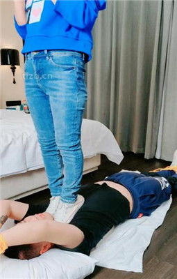 图片[2]_【萌宝儿】掐乳/帆布鞋白棉袜踩踏/深喉_绳艺库视频下载