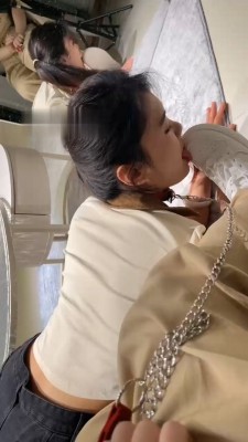 图片[5]_【橘子没熟】嘴洗白袜/闻鞋窝/舔小白鞋_绳艺库视频下载