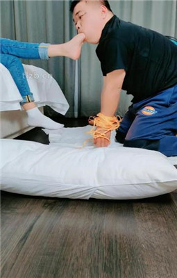 图片[18]_【萌宝儿】掐乳/帆布鞋白棉袜踩踏/深喉_绳艺库视频下载