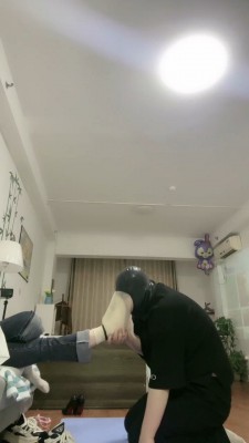 图片[7]_【不期而遇】胶皮头套闻袜香/胶带勒脖/吃呕吐物_绳艺库视频下载