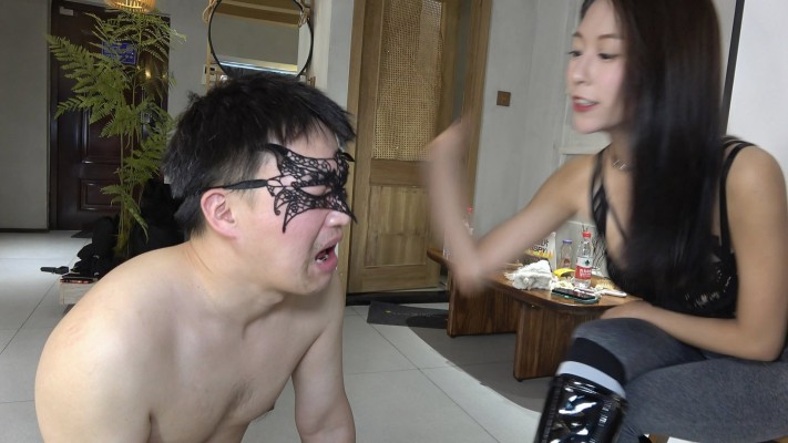 图片[2]_【双胞胎萌主】舔脏鞋底，暴踹狗脸，艺术耳光_绳艺库视频下载