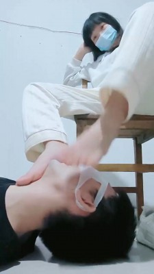 图片[5]_【可可黎黎子】素人学生主-白袜裸足踩脚垫_绳艺库视频下载