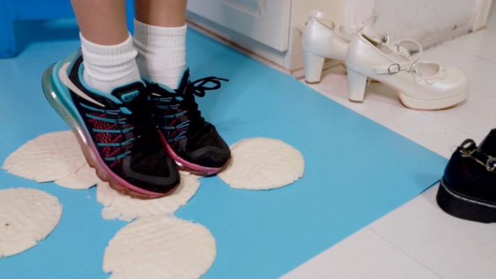 图片[9]_【芊芊】三双鞋踩馒头做狗脸 动态视角_绳艺库视频下载