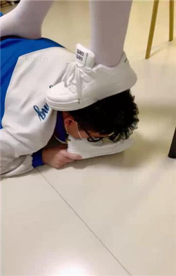 图片[6]_【雯雯】骚货同学闻同班女同学的臭袜子_绳艺库视频下载