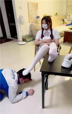 图片[17]_【雯雯】骚货同学闻同班女同学的臭袜子_绳艺库视频下载