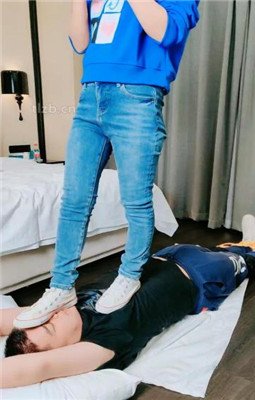 图片[7]_【萌宝儿】掐乳/帆布鞋白棉袜踩踏/深喉_绳艺库视频下载