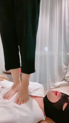 图片[6]_【夏芙】出差领导伺候-小白鞋白袜闻舔/鞭打/浴室虐_绳艺库视频下载