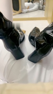 图片[3]_【沅芷大人】长靴脚踩/捆绑椅子_绳艺库视频下载