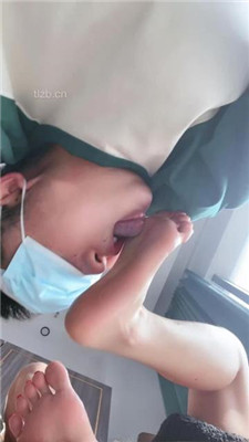 图片[9]_【甜一】舔脚趾保养裸足_绳艺库视频下载