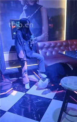 图片[9]_【小琪】KTV-脏鞋踩地毯/舔鞋舔jio/骑马_绳艺库视频下载